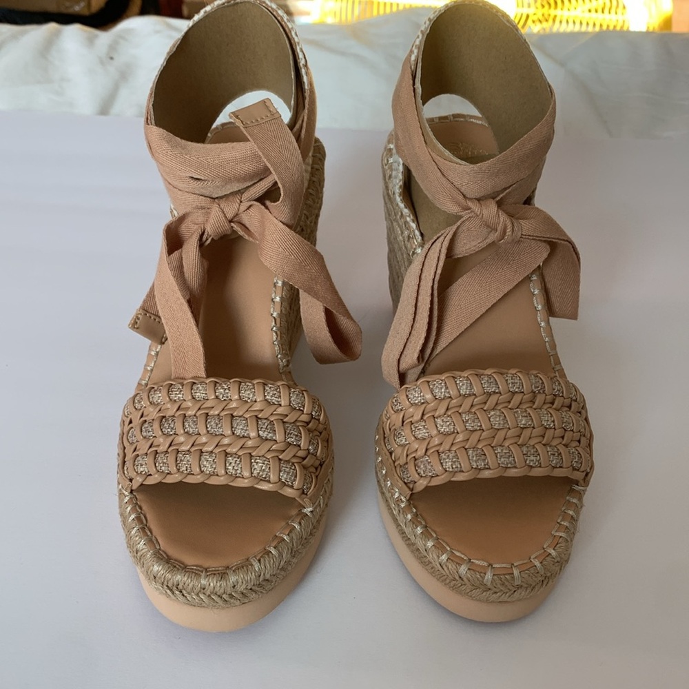 NWOB!!Vince Camuto Brisshel wedge/Taupe